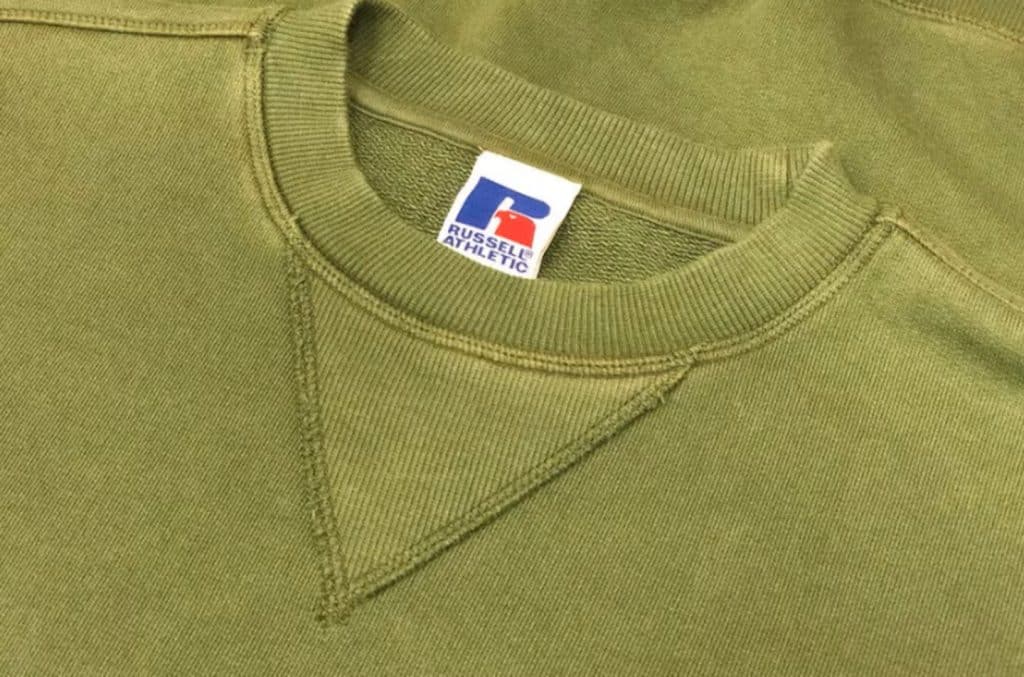 Málokdo ví, k čemu slouží trojúhelník, který nosí potápěči. Ačkoli dnes je to pouze estetický detail, původně se objevil v 20. letech 20. století a měl praktické využití.