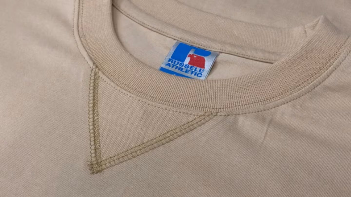 Málokdo ví, k čemu slouží trojúhelník, který nosí potápěči. Ačkoli dnes je to pouze estetický detail, původně se objevil v 20. letech 20. století a měl praktické využití.